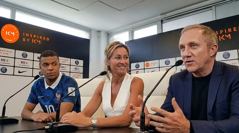 Messi, Galperin y Pollo Vignolo en la sala de prensa del Monumental